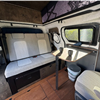 Outbase ID Buzz Campervan in historische Porschekleur Albert Blue