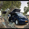 Outbase ID Buzz Campervan in historische Porschekleur Albert Blue