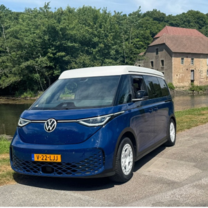 Outbase ID Buzz Campervan in historische Porschekleur Albert Blue Outbase ID Buzz Campervan in historische Porschekleur Albert Blue